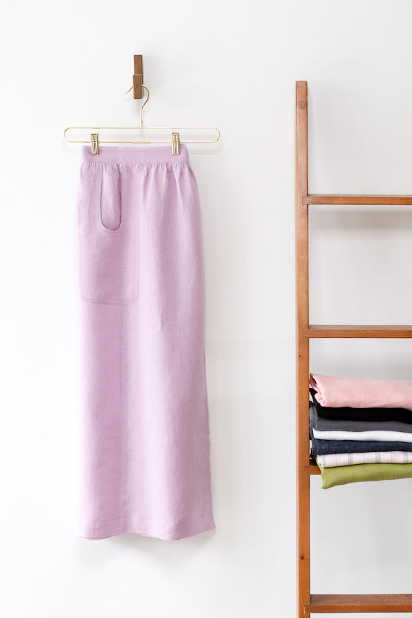 CHAMBER APRON IN LILAC LINEN