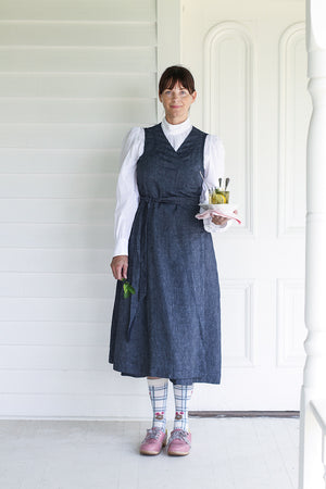 CUISINE APRON DRESS IN INDIGO CHAMBRAY LINEN – LIBBIE SUMMERS
