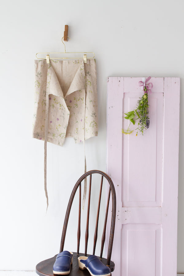 Cafe Apron in Herb Printed Linen from Libbie Summers Label 