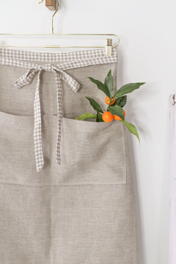 GALLEY APRON IN NATURAL AND GINGHAM LINEN